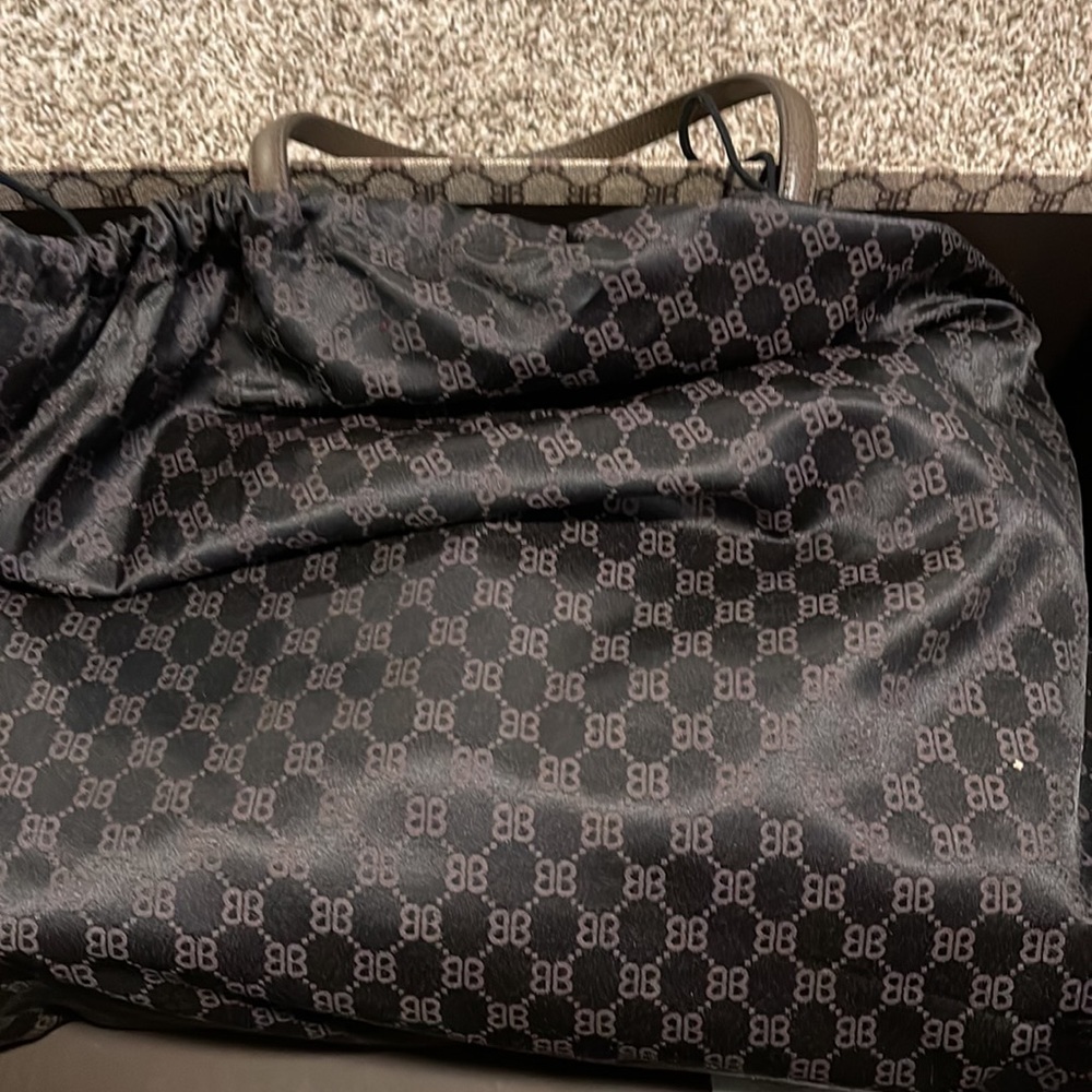 Gucci and balenciaga collab. I used this bag once. It comes with dust bag. - Picture 4 of 11